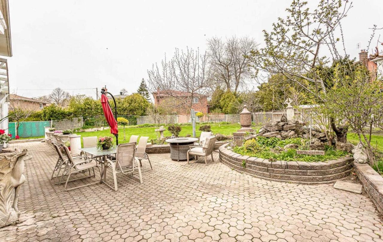 A Home Away Toronto Exterior photo