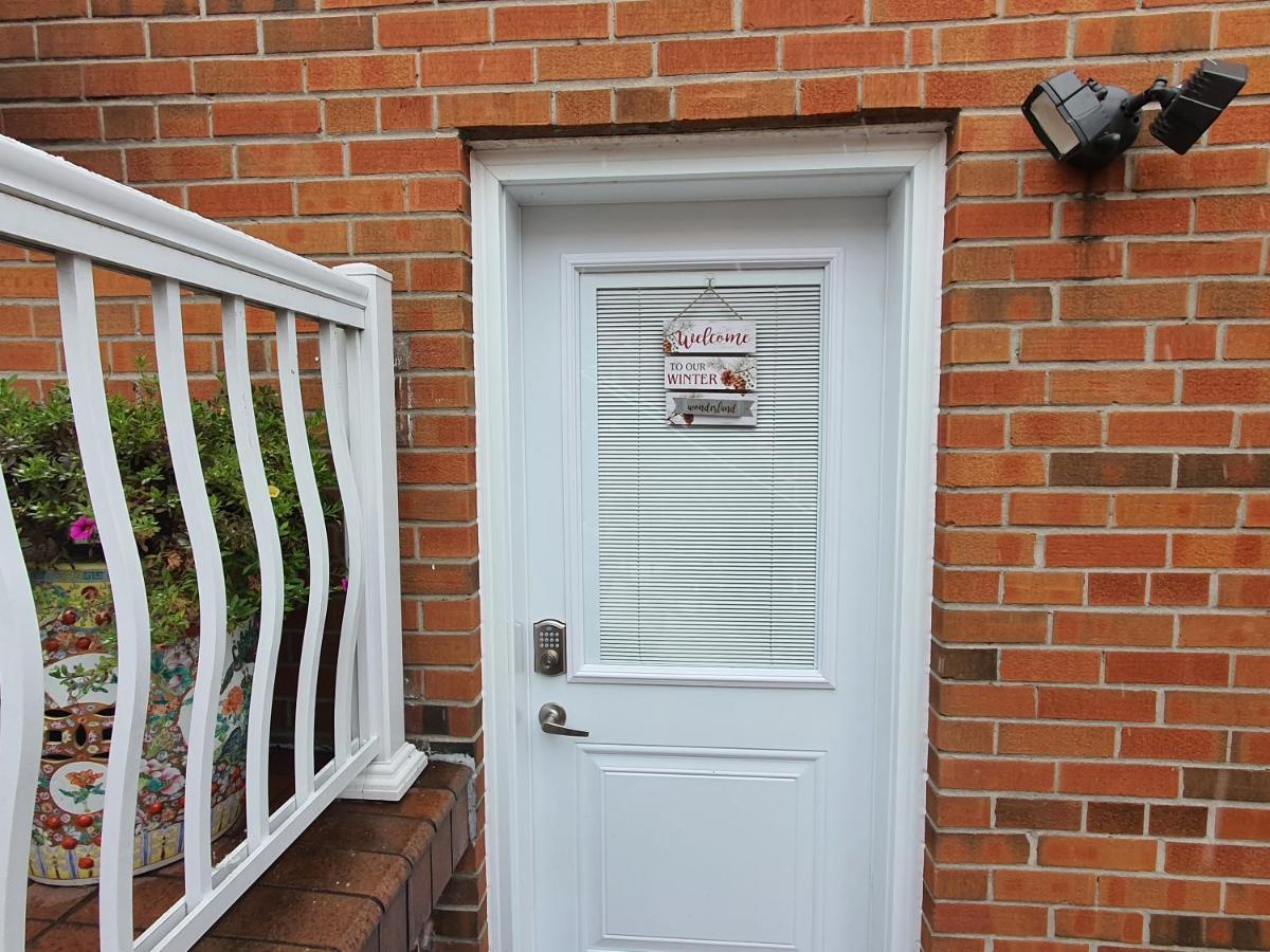 A Home Away Toronto Exterior photo