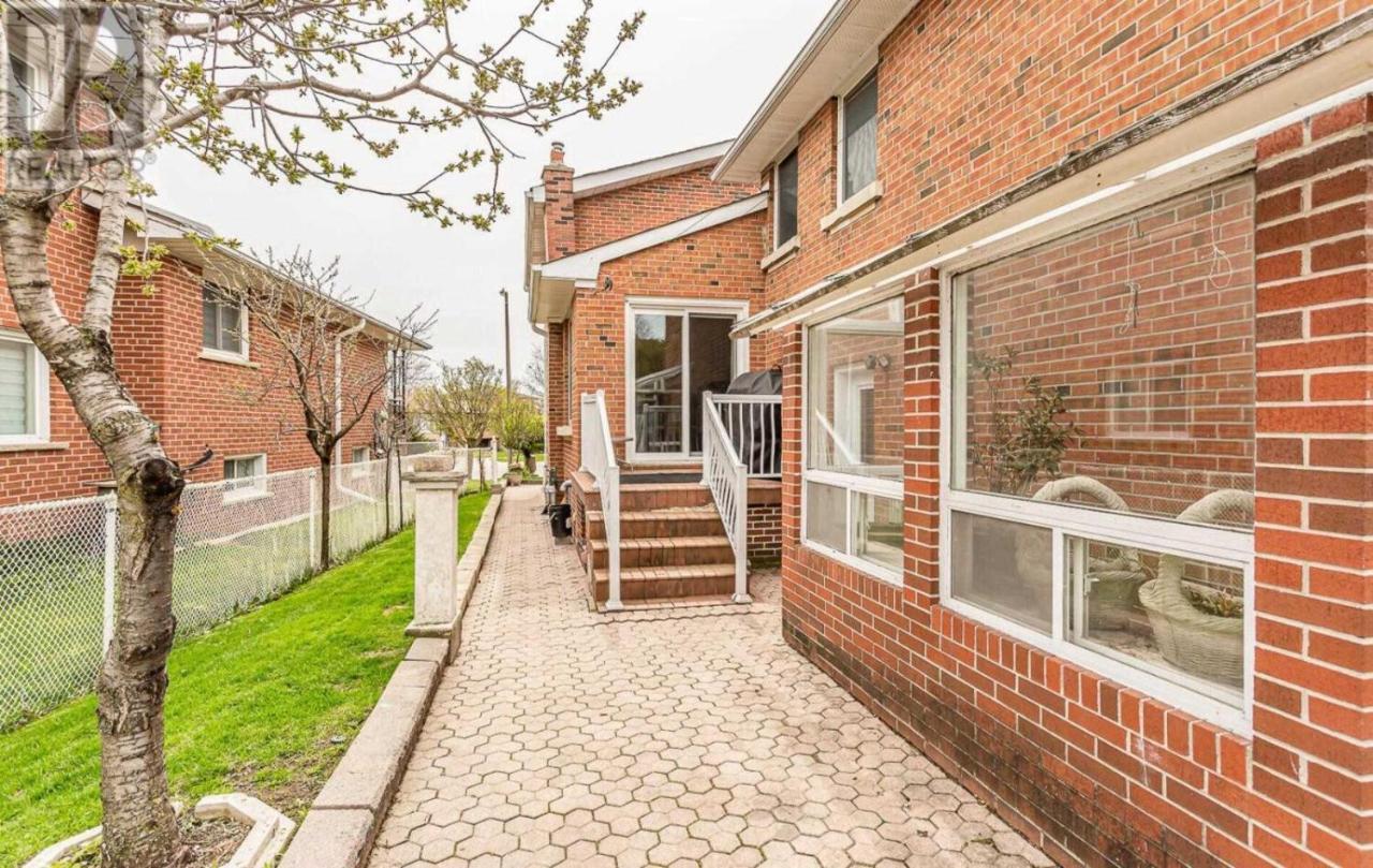 A Home Away Toronto Exterior photo